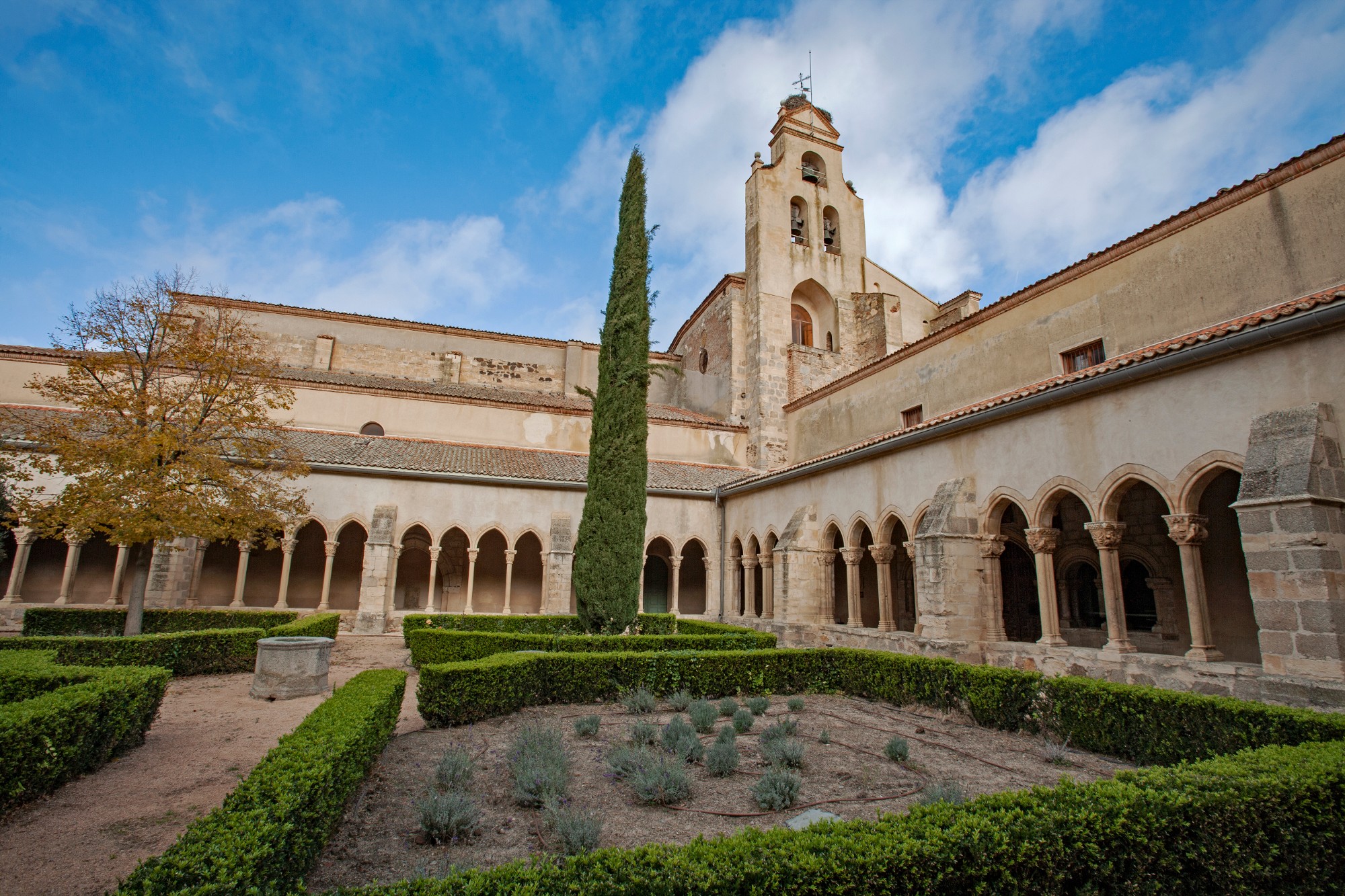 Monasterio De Santa María La Real De La Oliva www.turismocastillayleon.com